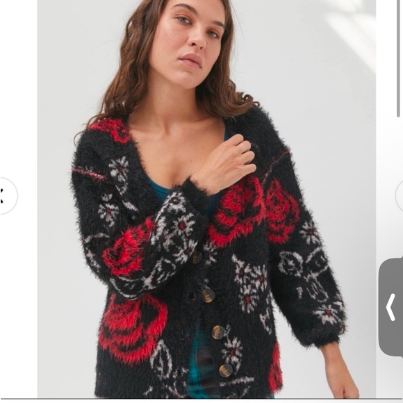 Urban Outfitters Floral Fuzzy Buttoned Hi-Low oversized Sweater Cardigan Sz.XS - Picture 1 of 14